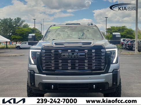 Used 2025 GMC Sierra 2500 Denali Ultimate AWD/4WD image 2