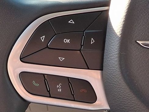 Used 2023 Chrysler Pacifica Touring-L FWD image 21