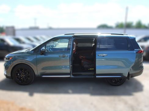 Used 2024 Kia Carnival SX FWD image 19
