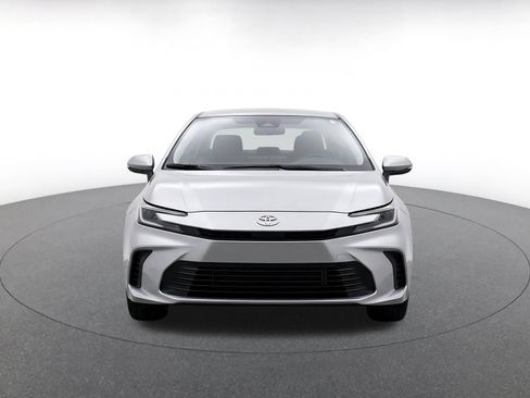 Used 2025 Toyota Corolla LE FWD image 2
