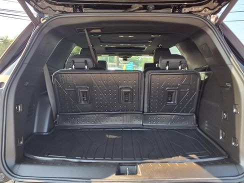 Used 2023 Chevrolet Traverse High Country w/ LPO, Floor Liner Package AWD/4WD image 8
