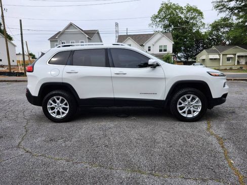Used 2016 Jeep Cherokee Latitude AWD/4WD image 18