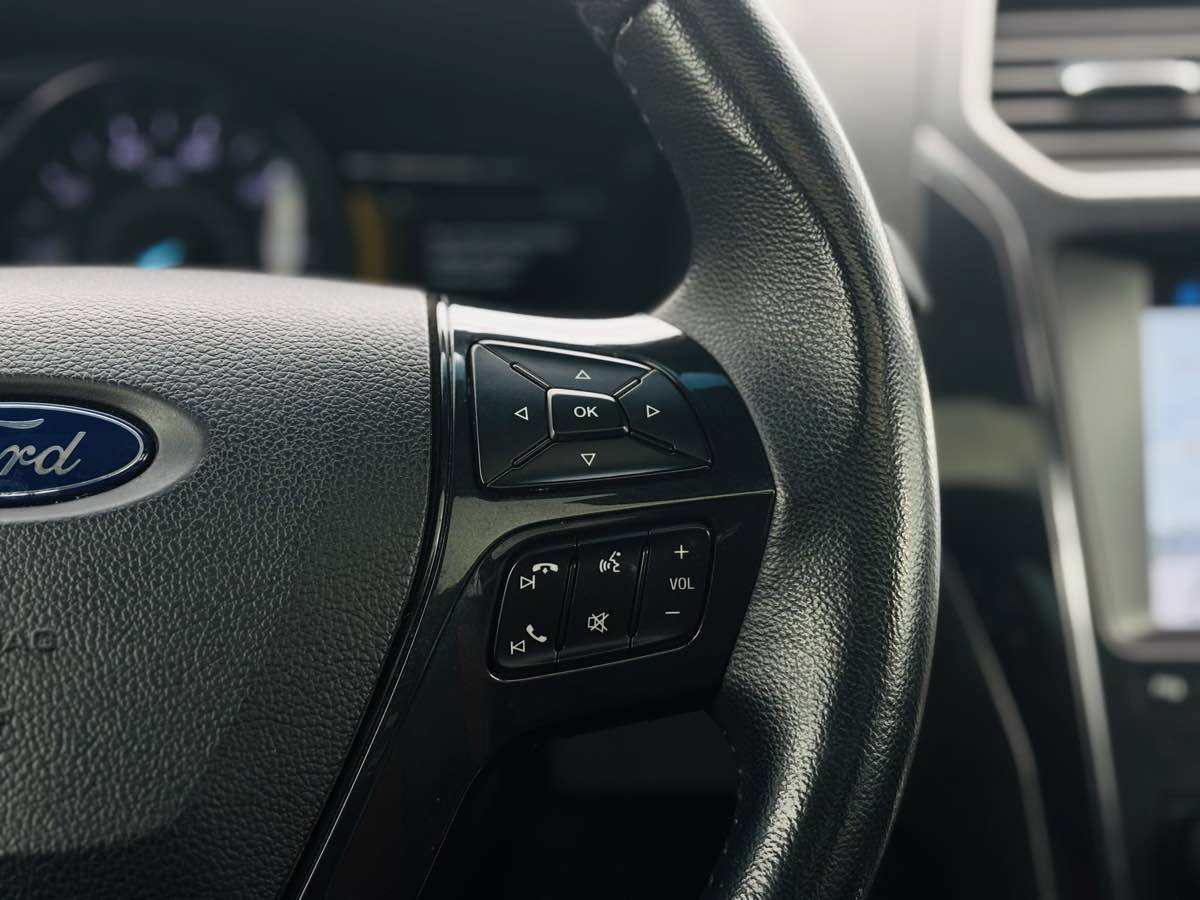 Used 2019 Ford Explorer XLT w/ Equipment Group 202A AWD/4WD image 53