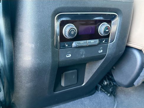 Used 2023 Chevrolet Suburban Premier AWD/4WD image 31
