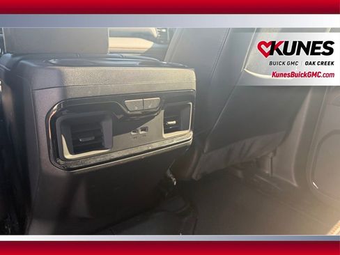 Used 2024 GMC Sierra 1500 AT4 w/ Technology Package AWD/4WD image 7