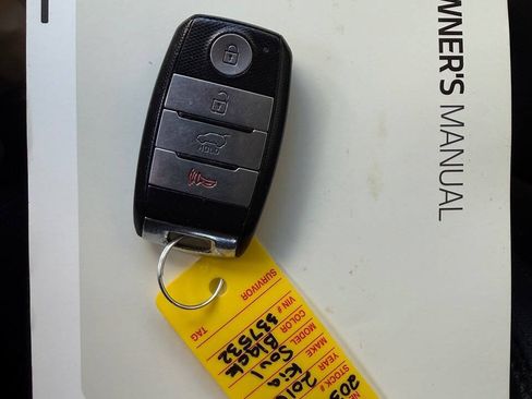 Used 2016 Kia Soul ! w/ Premium Package FWD image 26
