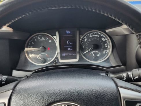 Used 2016 Toyota Tacoma SR5 w/ SR5 Appearance Package (SN) AWD/4WD image 11