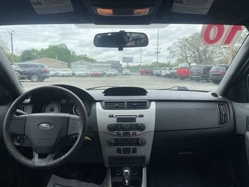 Used 2010 Ford Focus SE FWD image 9