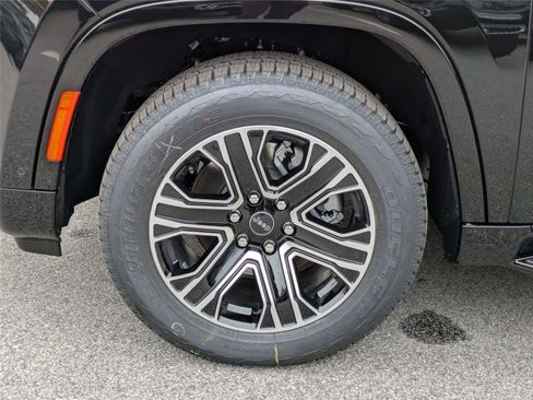 New 2026 Jeep Grand Wagoneer L 2WD w/ Premium Group I image 12