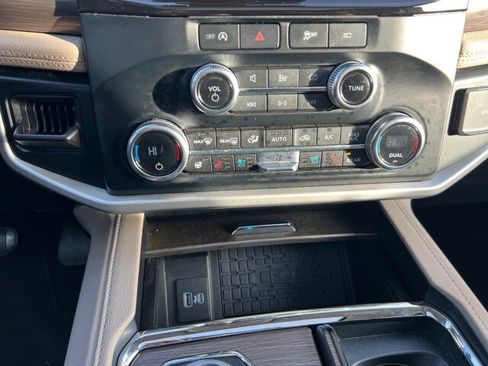 Certified 2024 Ford Expedition Limited image 16