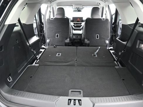 Used 2025 Ford Explorer Active w/ Active Comfort Package RWD image 35
