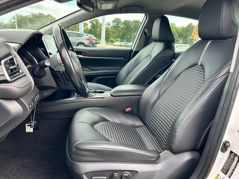 Used 2018 Toyota Camry SE FWD image 12