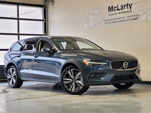 Certified 2026 Volvo V60 B5 Cross Country Plus w/ Protection Package Premier image 25