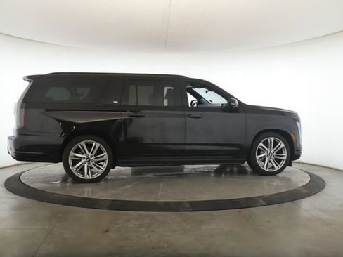Used 2025 Cadillac Escalade ESV Sport Platinum image 6