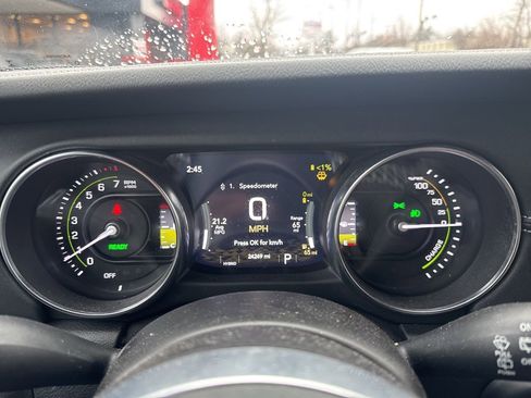 Used 2021 Jeep Wrangler Unlimited Sahara w/ Cold Weather Group image 19