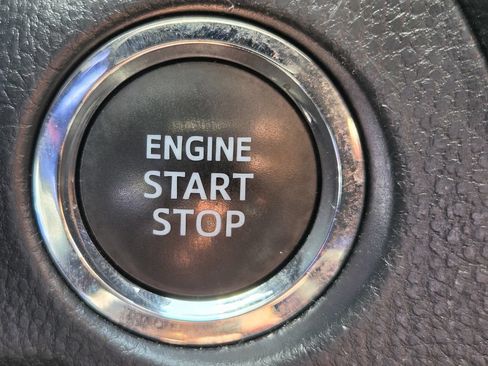 Used 2025 Toyota RAV4 XLE FWD image 22