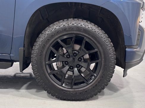Used 2020 Chevrolet Silverado 1500 Custom w/ Custom Value Package AWD/4WD image 32