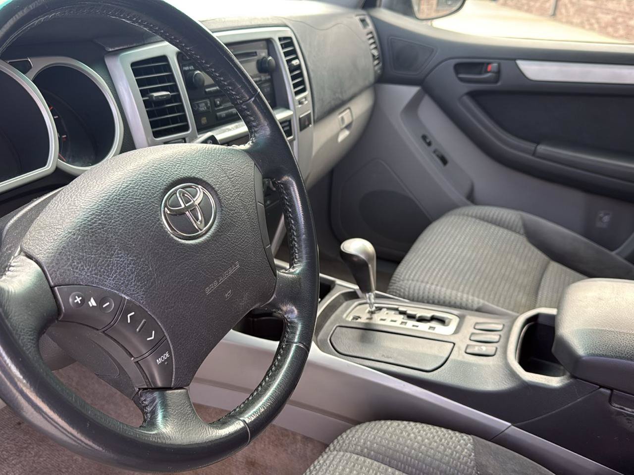 Used 2005 Toyota 4Runner SR5 AWD/4WD image 29