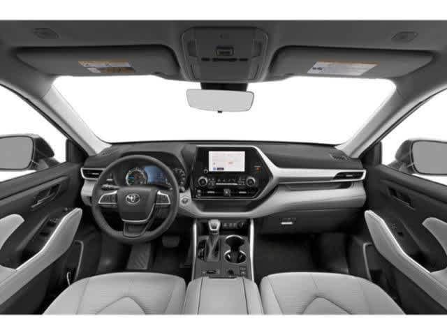 Used 2024 Toyota Highlander LE FWD image 4