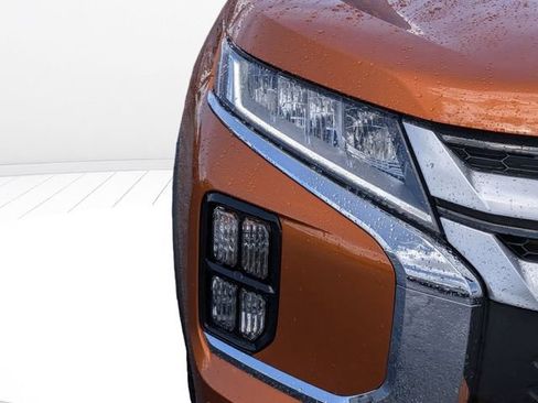 Used 2025 Mitsubishi Outlander Sport SE AWD/4WD image 9