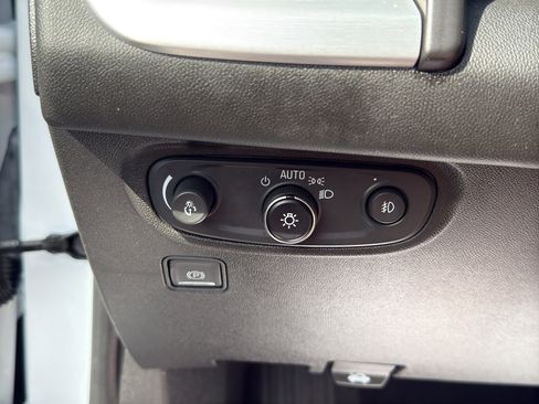 Used 2023 GMC Terrain SLT w/ LPO, Floor Liner Package FWD image 18