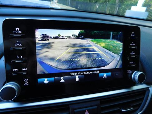 Used 2021 Honda Accord Touring image 5