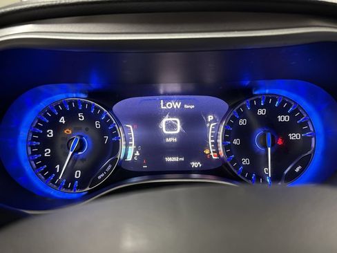 Used 2021 Chrysler Pacifica Touring-L FWD image 12