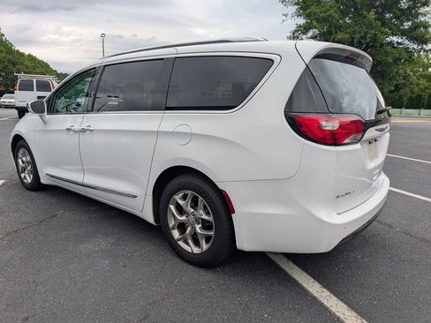 Used 2018 Chrysler Pacifica Limited FWD image 3