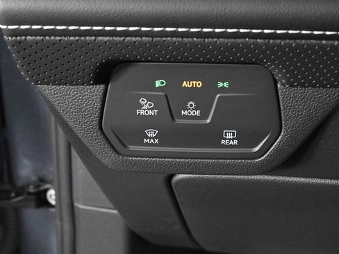Certified 2024 Volkswagen Atlas SE FWD image 19