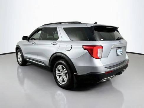Used 2022 Ford Explorer XLT w/ Equipment Group 202A AWD/4WD image 5