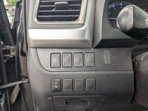 Used 2019 Toyota Highlander LE FWD image 9
