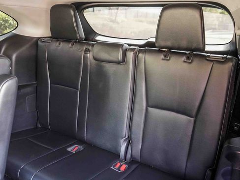 Used 2023 Toyota Highlander XLE FWD image 23