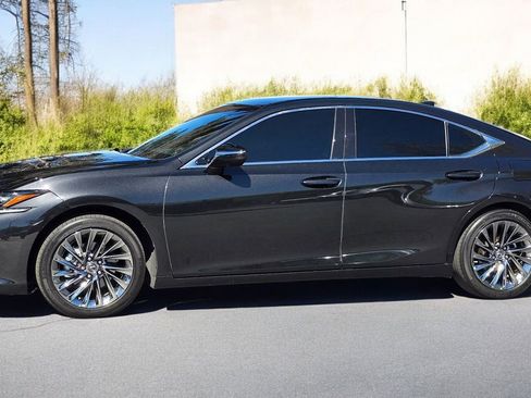 Used 2024 Lexus ES 300h Luxury w/ Accessory Package (Z2) image 9