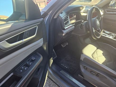Used 2024 Volkswagen Atlas Peak Edition SE image 16