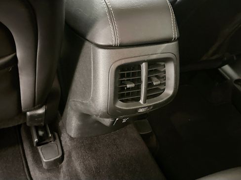 Used 2018 Jeep Cherokee Limited image 29