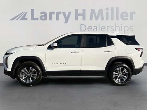 Used 2025 Chevrolet Equinox LT FWD image 2