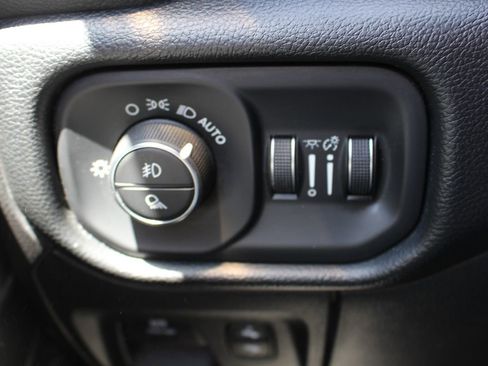 Used 2019 RAM 1500 Big Horn AWD/4WD image 18
