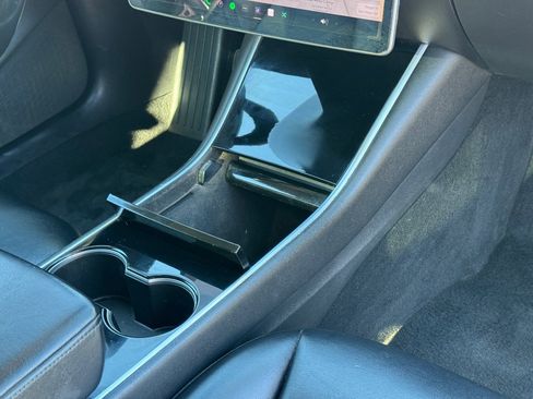 Used 2019 Tesla Model 3 image 17