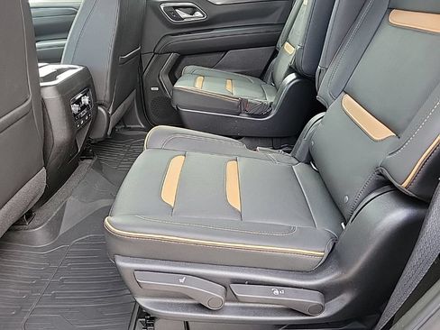 Used 2022 GMC Yukon AT4 w/ AT4 Premium Package AWD/4WD image 11