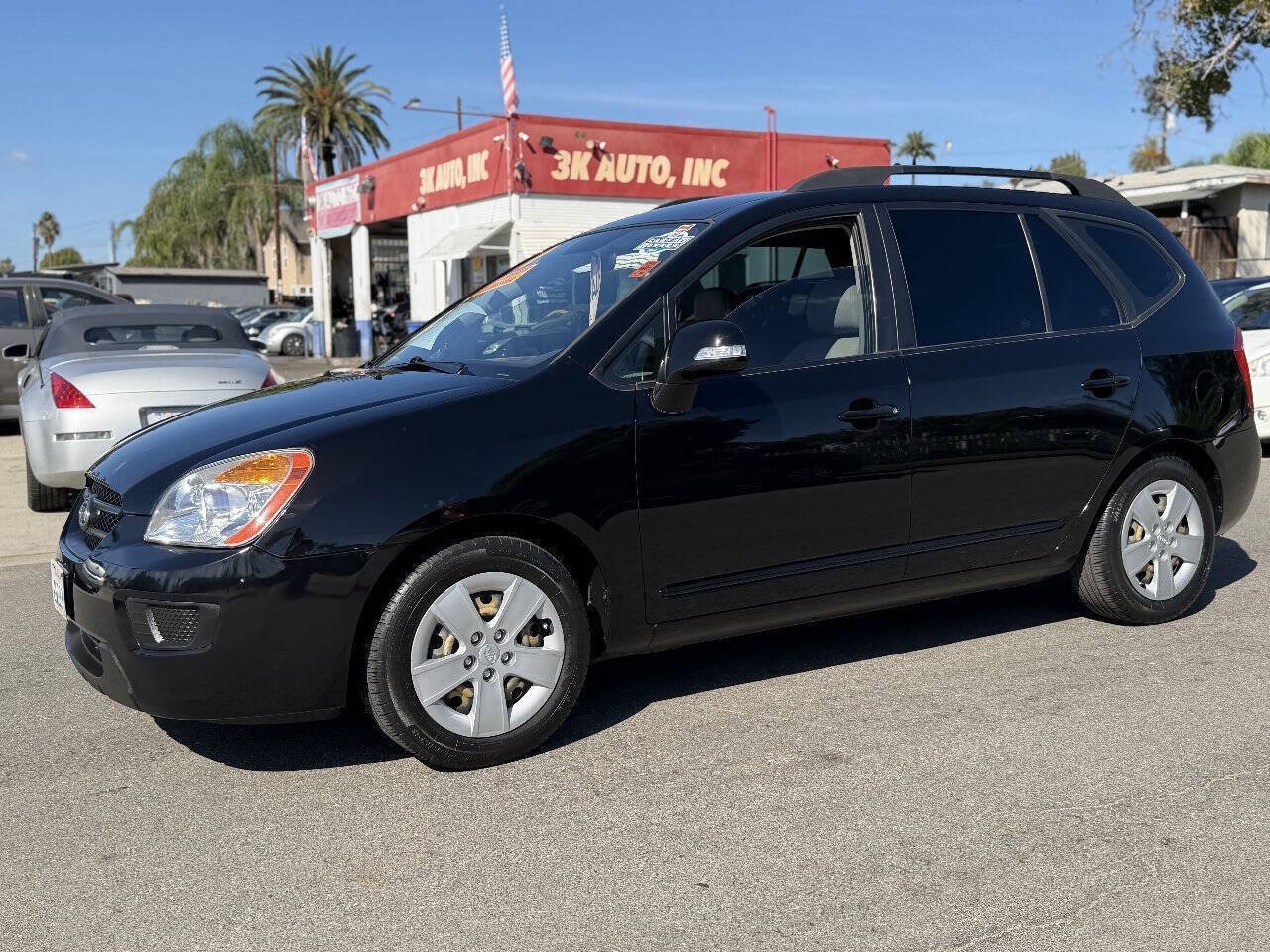 Used 2010 Kia Rondo LX FWD image 2