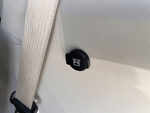 Used 2024 Chrysler Pacifica Touring-L image 10