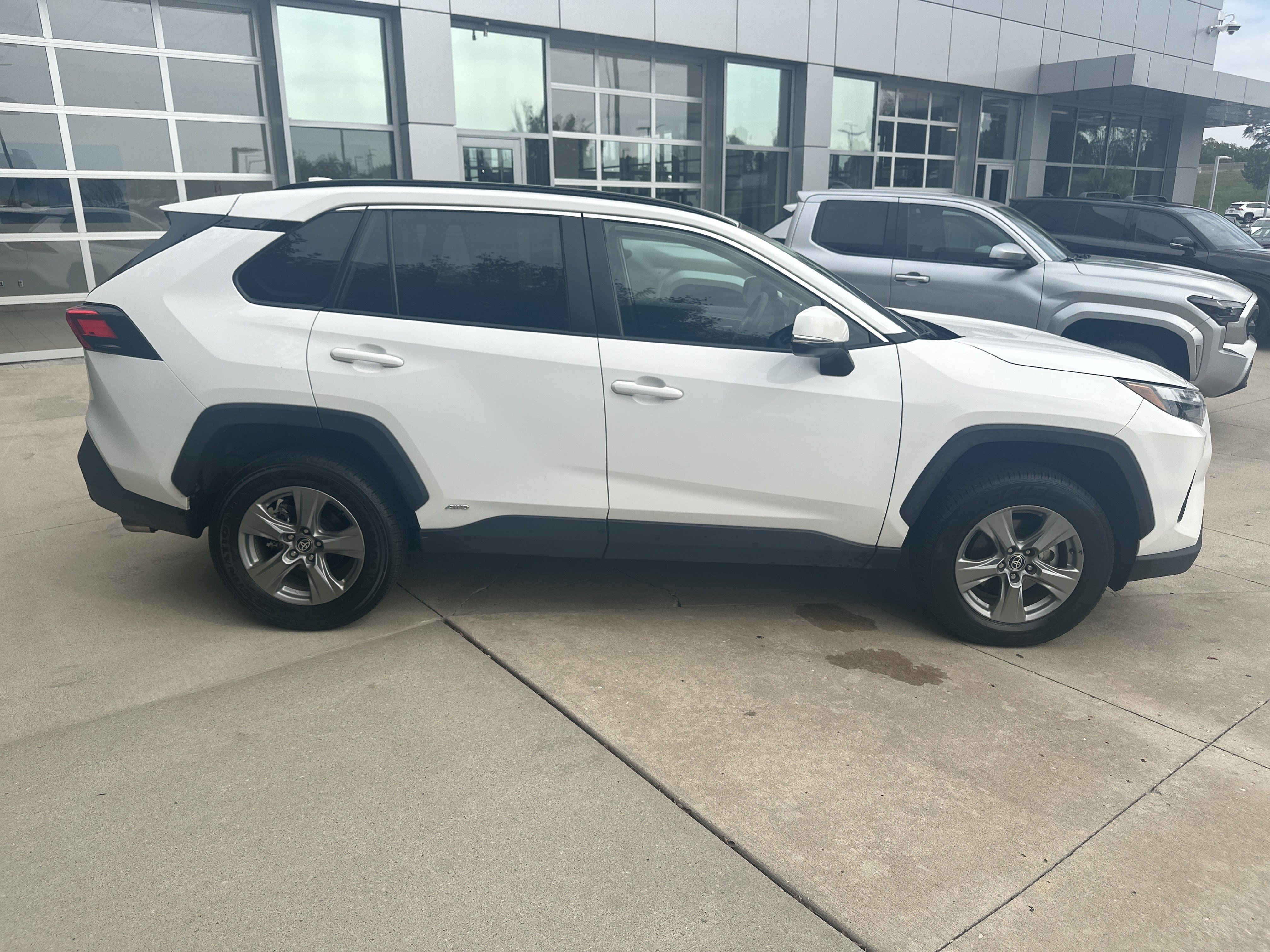 Used 2025 Toyota RAV4 XLE AWD/4WD image 10