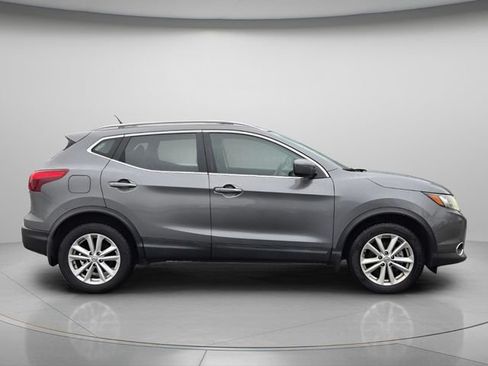 Used 2018 Nissan Rogue Sport SV w/ SV All-Weather Package AWD/4WD image 4