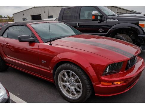 Used 2005 Ford Mustang GT image 2