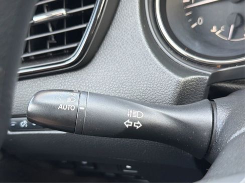 Used 2020 Nissan Rogue S image 21