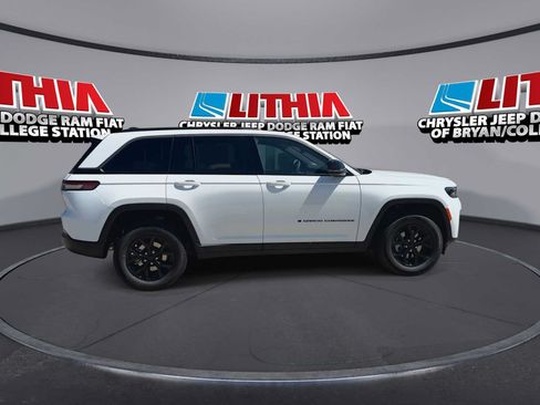 New 2026 Jeep Grand Cherokee Altitude RWD image 9