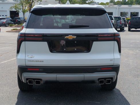 Certified 2024 Chevrolet Traverse LT FWD image 9