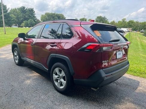 Used 2020 Toyota RAV4 XLE FWD image 5
