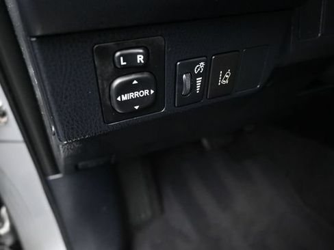 Used 2018 Toyota RAV4 LE FWD image 13