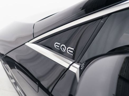 Certified 2024 Mercedes-Benz EQE 350+ 4MATIC Sedan w/ AMG Line Exterior Package image 37